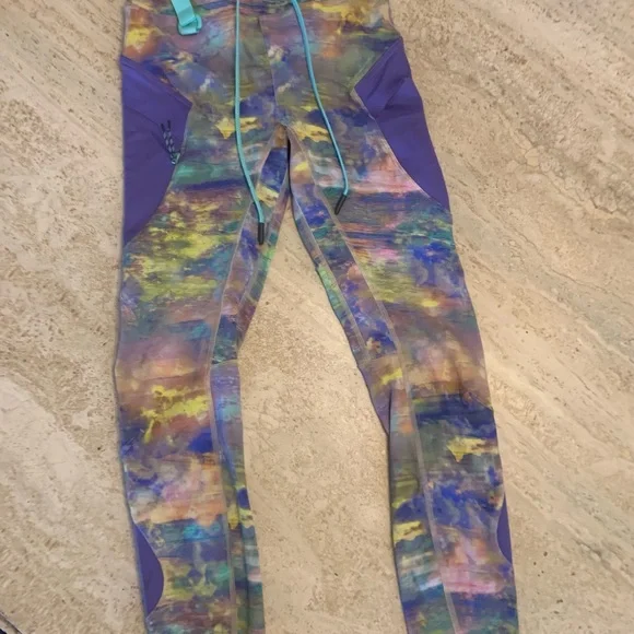 Lululemon Cargo Super-High-Rise
Hiking Tight 25"
Altered Nature Multi, Size 4. - Picture 3 of 8